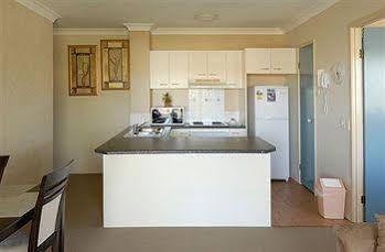 Shaz Maisons Holiday Apartments Gold Coast Exterior photo